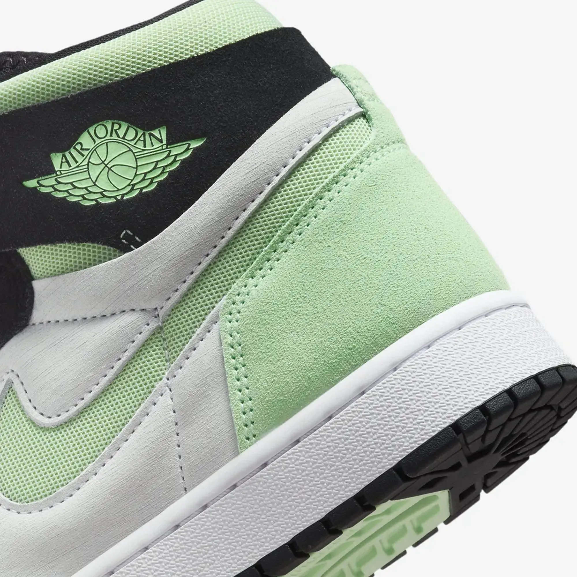 AIR JORDAN 1 ZOOM CMFT 2 'WHITE/BLACK/HONEYDEW/GREEN'