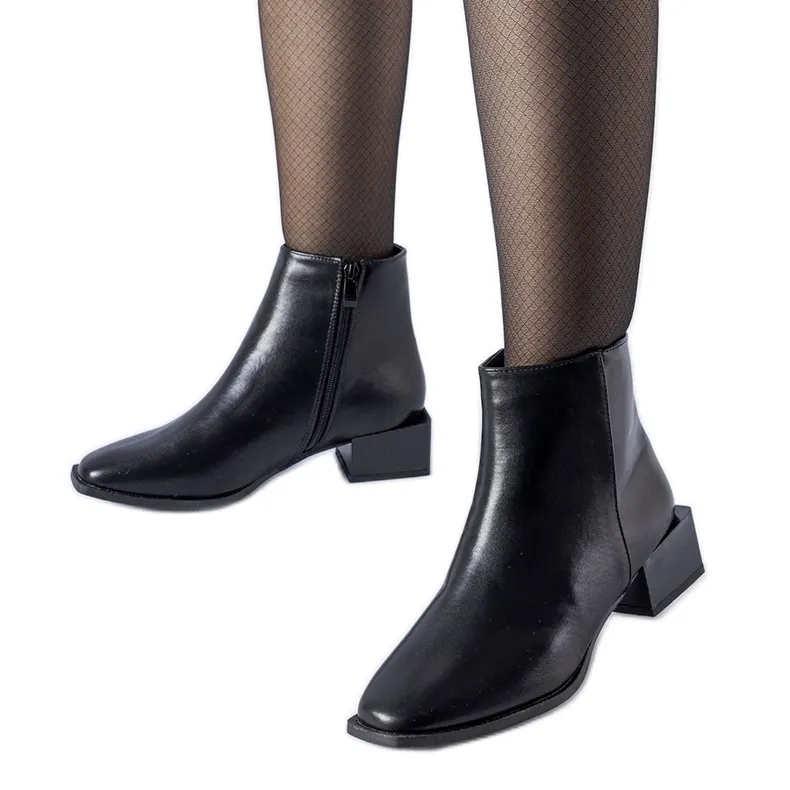 Black insulated square heel boots Boris