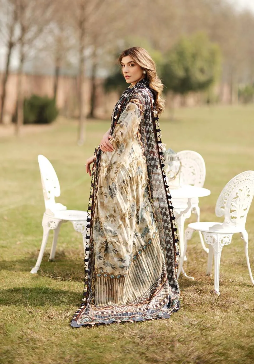 Luxe by Zarqash Embroidered Luxury Lawn Unstitched 3Pc Suit ZQ-02