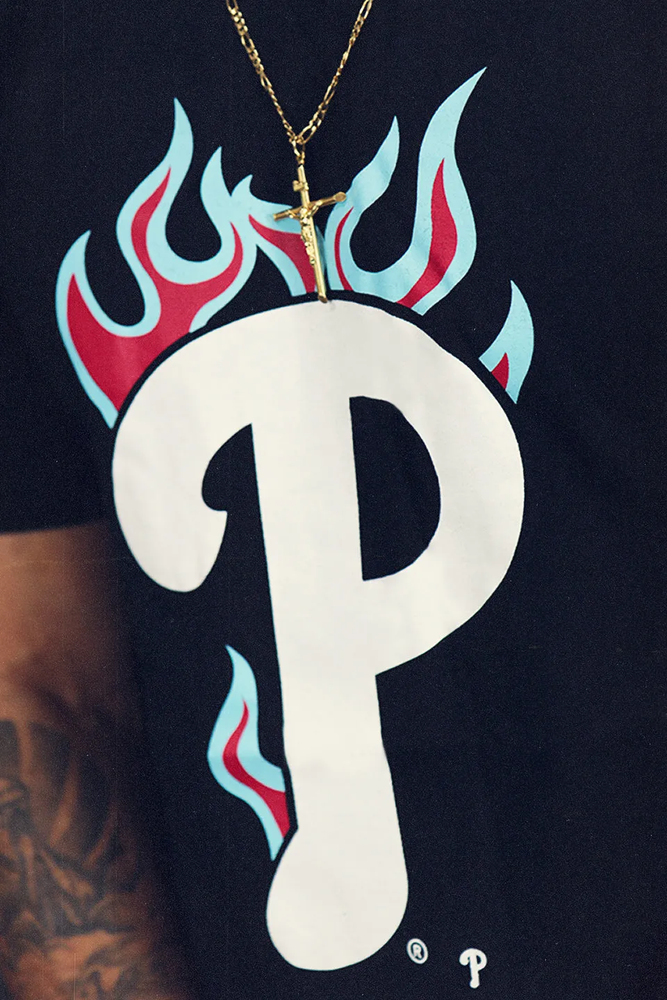 Philadelphia Phillies Flame Logo Side Patch 59Fifty Fitted Matching Black T-Shirt